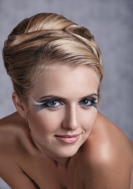 küçük bir gülümseme