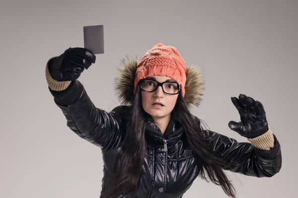 Brunette with card — Stock Photo, Image