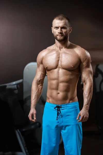 Sportman met perfect lichaam — Stockfoto