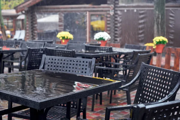 Cafe na regen — Stockfoto