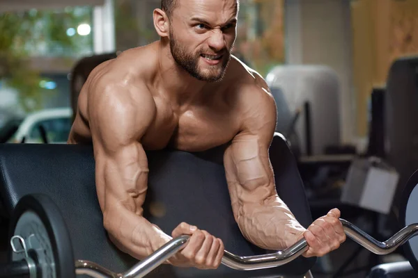 Powerlifting exercise in gym — Stock Photo, Image