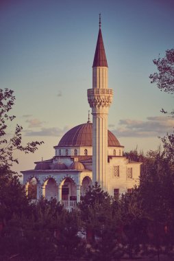 Gün batımında İslam camisi