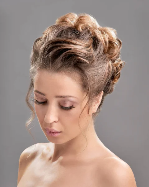 Woman with trendy hairstyle — Stock Photo, Image