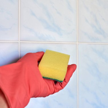 sünger ile eldiven el