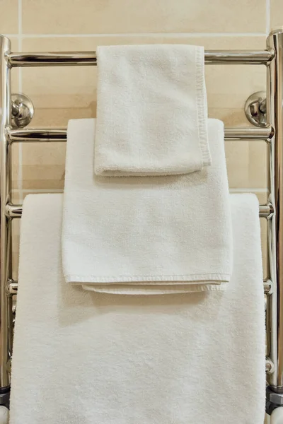 Podgrzewany wieszak na ręcznik — Zdjęcie stockowe