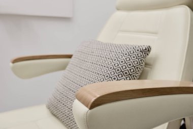 Güzellik salonunda sağlık ve rahatlama için modern masaj koltuğu