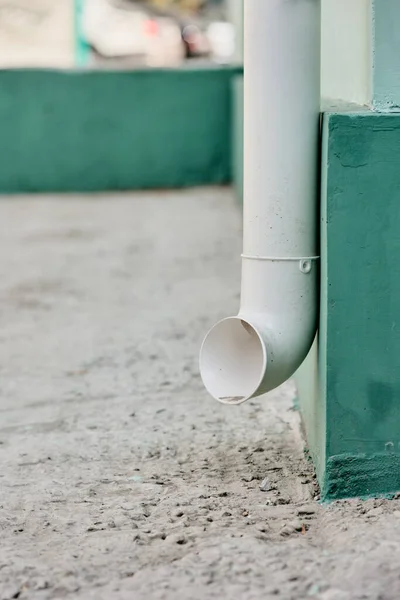 Closeup White Plastic Rainwater Draining Gutter Wall — Stok fotoğraf