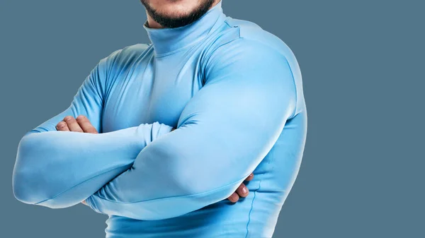 Man Crossed Hands Showing Muscles Blue Background — Stock fotografie