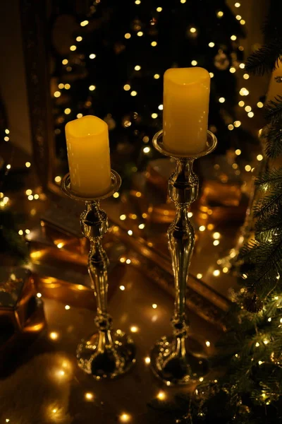 Año Nuevo 2021 Interior Con Velas Bombillas Bokeh Habitación Decorada — Foto de Stock