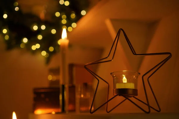 Nieuwjaar 2021 Interieur Met Kaarsen Lampen Bokeh Kamer Ingericht Kerst — Stockfoto