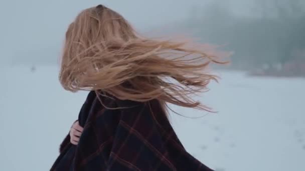 Girl Enjoying Snow Landscape Ice Lake — Stock video