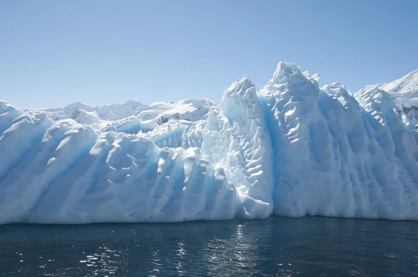 Iceberg dans l'océan antarctique — Photo