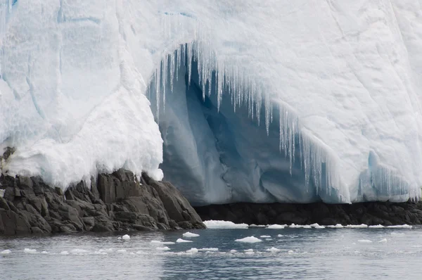 南極の雪の山 — ストック写真