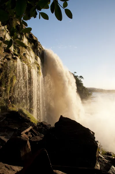 Wasserfall bei canaima, venezuela — Stockfoto