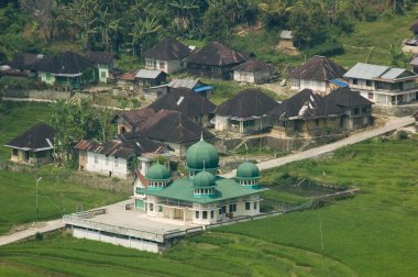 köyde cami. Sumatra, Endonezya