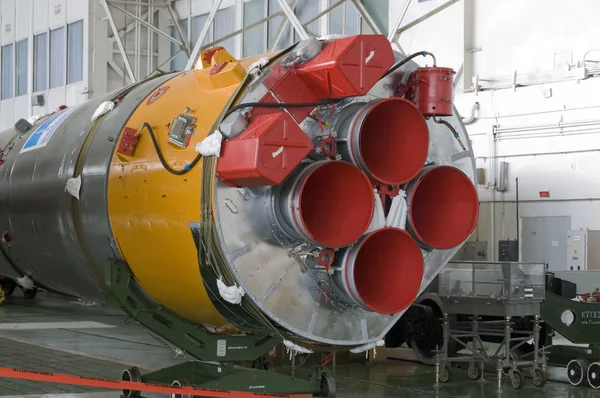 Edificio di assemblaggio razzi spaziali Sojuz. Cosmodromo di Baikonur — Foto Stock