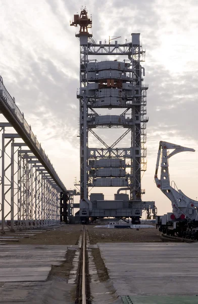 Proton hely rocket launch pad. Bajkonuri űrrepülőtér — Stock Fotó