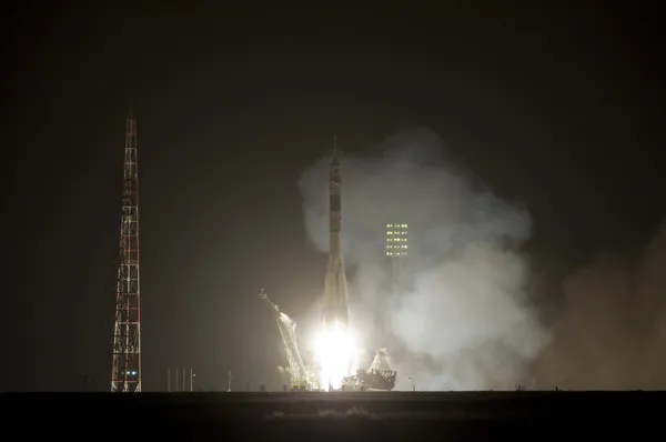 Soyuz lança foguete espacial a partir do Cosmódromo de Baikonur — Fotografia de Stock