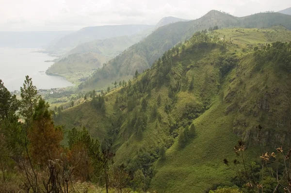 Toba à beira do lago. Sumatra, Indonésia — Fotografia de Stock