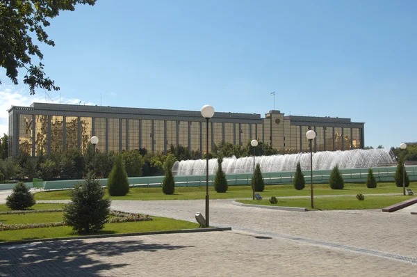 Здание правительства в Ташкенте — стоковое фото