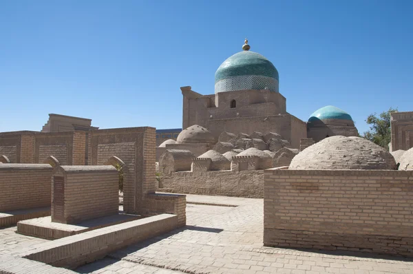 Antiguo cementerio en la ciudad vieja de Khiva, Uzbekistán — Foto de Stock