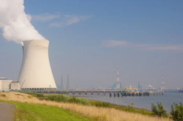 Kärnkraftverk i doel, Belgien — Stockfoto