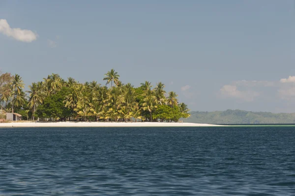 Korálový ostrov poblíž port barton, palawan, Filipíny — Stock fotografie