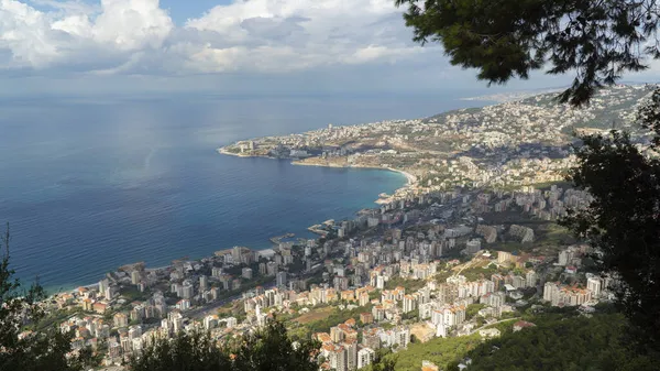 ハリッサからダーラウンのスカイライン レバノン — ストック写真
