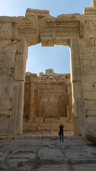 Είσοδος Του Ναού Του Βάκχου Αρχαία Ερείπια Του Μπάαλμπεκ Λίβανος — Φωτογραφία Αρχείου