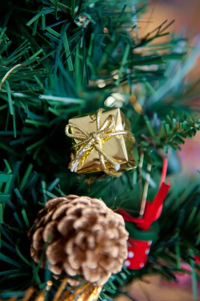 Geschmückter Weihnachtsbaum. — Stockfoto