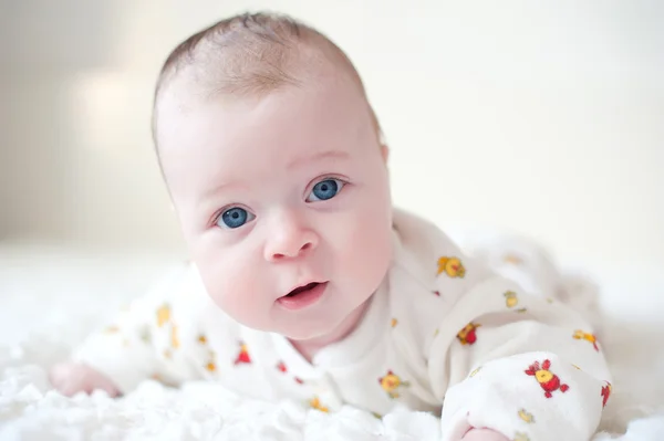 Pequeno bebê bonito . — Fotografia de Stock