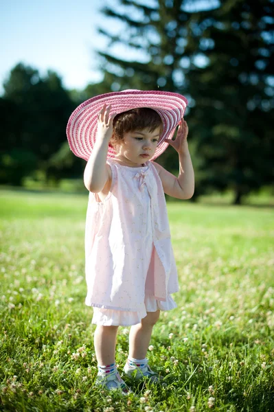 Little girl in a summer park. — Stock Photo, Image