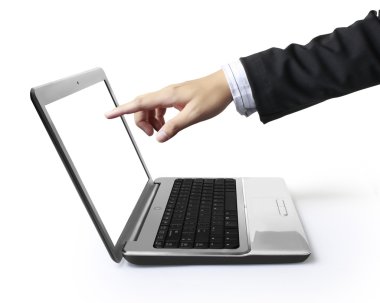 bir laptop bastırıyor