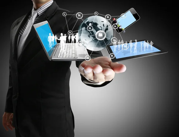 Teknoloji ellerinde.