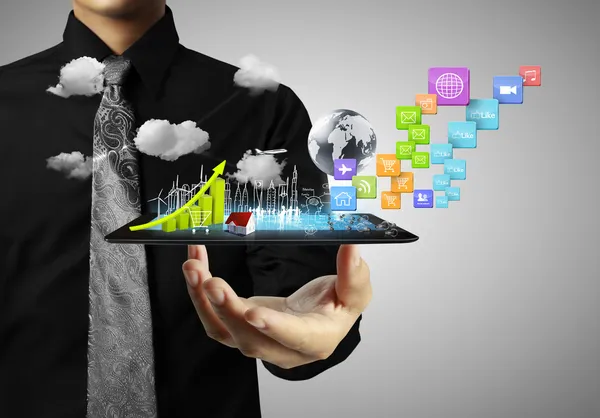 ellerinde dokunmatik tablet