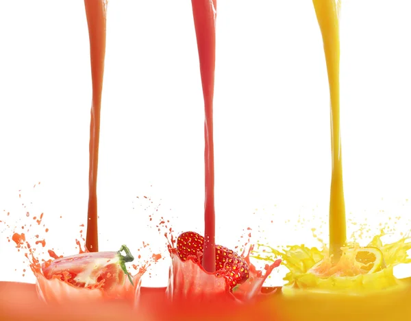 Suco fresco derrama de frutas — Fotografia de Stock