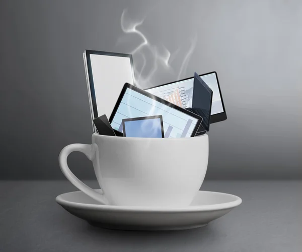 Tecnología en la taza de café — Foto de Stock