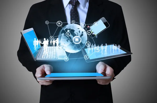 Teknoloji ellerinde.