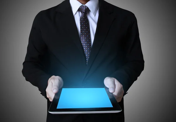 Touch- tablet em mãos Homem de negócios — Fotografia de Stock