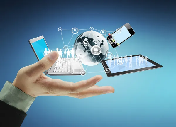 Teknoloji ellerinde.