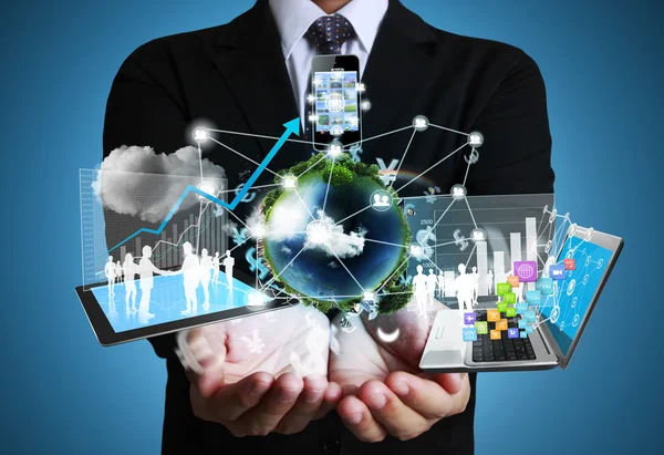 Teknoloji ellerinde.