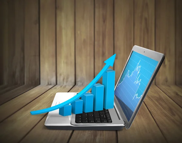 Grafik zeigt hohes Wachstum auf Laptop — Stockfoto