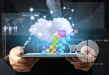 ellerinde dokunmatik tablet