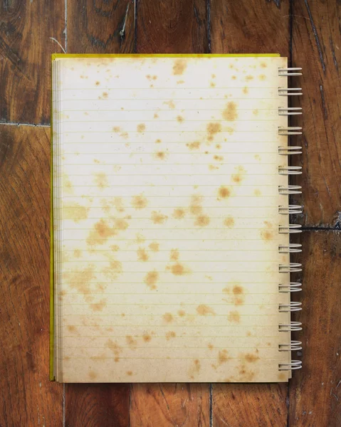 Libro en blanco sobre fondo de madera vieja — Foto de Stock