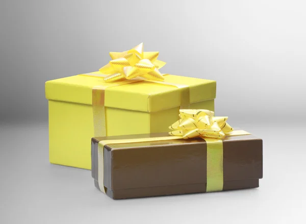 Yellow gift box — Stock Photo, Image