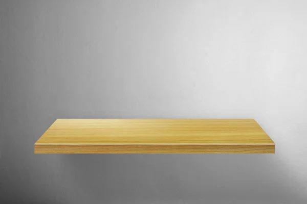 Lege houten plank op de muur — Stockfoto