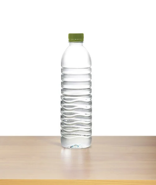 Wasser aus der Flasche — Stockfoto