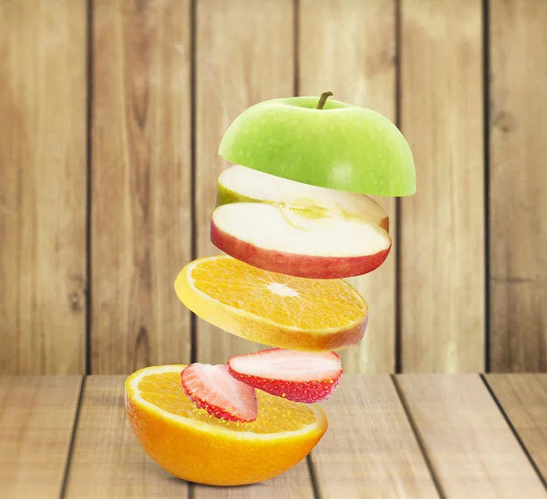 Frischer Saft aus Früchten — Stockfoto