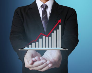 ellerinde dokunmatik tablet 