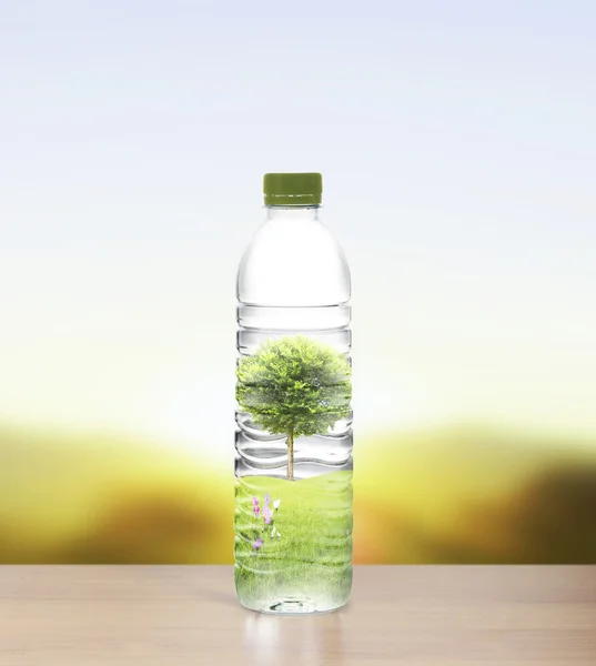 Garrafas de plástico policarbonato de reciclagem mineral — Fotografia de Stock